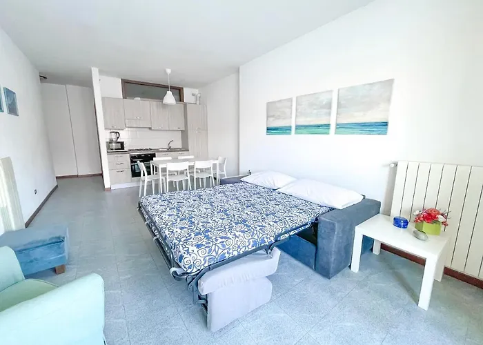 The Sunset 2 By Design Apartment